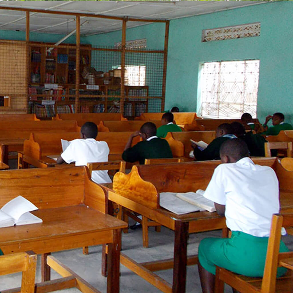 27_2013_OUGANDA_SOUTIEN_DEVELOPPEMENT_RESEAU_ECOLES_MILIEU_RURAL