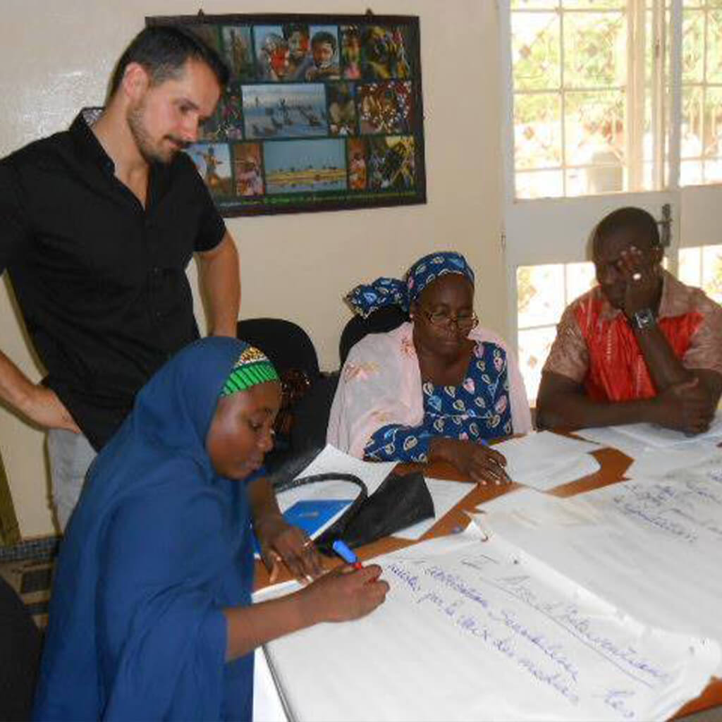32_2011_JUIN_NIGER_APPUI_ORGANISMES_LUTTENT_CONTRE_VIOLENCES_GENRE copy